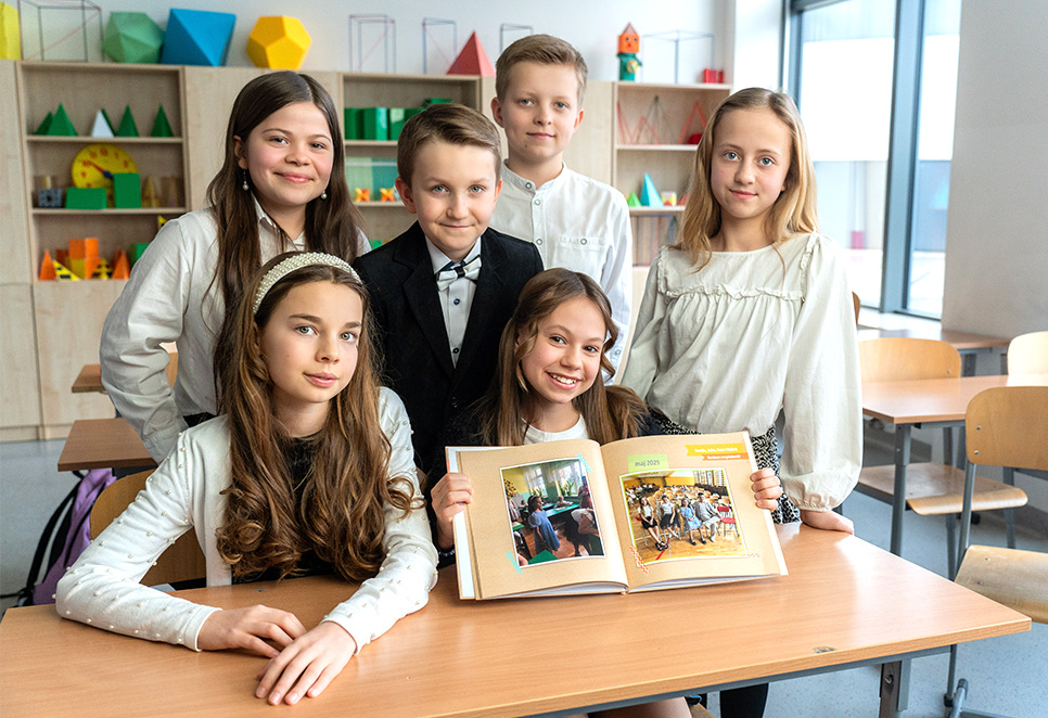 Co wręczyć wychowawcy zamiast kwiatów? 4 prezenty na koniec szkoły dla nauczyciela