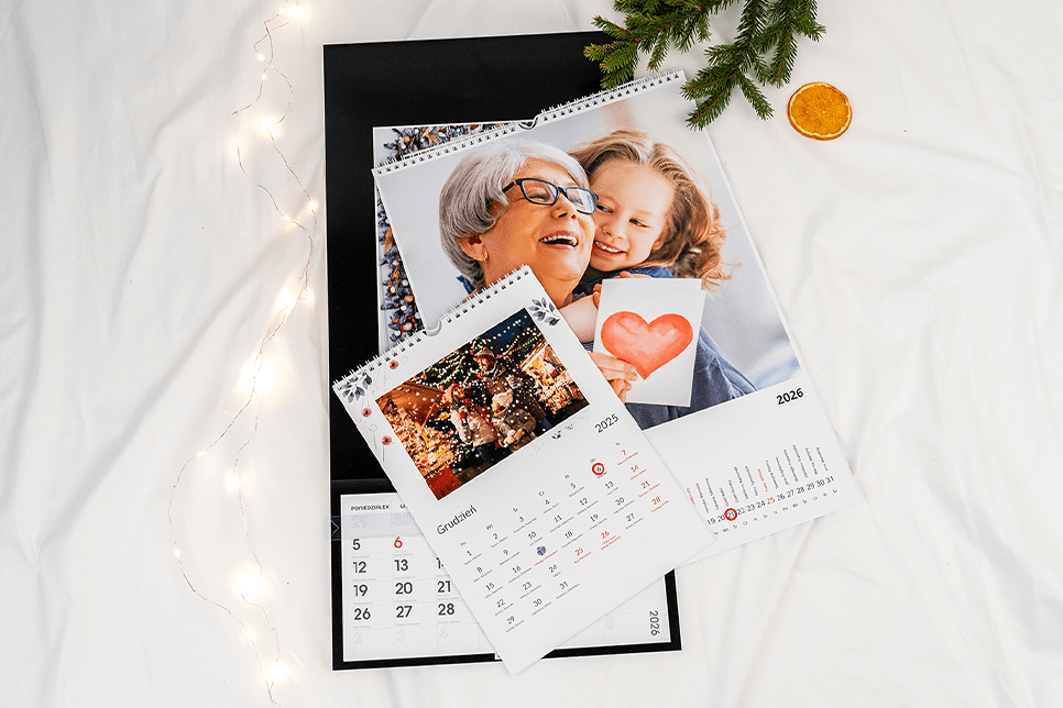 Jak zrobić samemu fotokalendarz na 2026 rok? Wykorzystaj przerwę świąteczną i stwórz go z apką ColorlandGO!